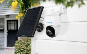 Reolink outdoor security camera with solar panel