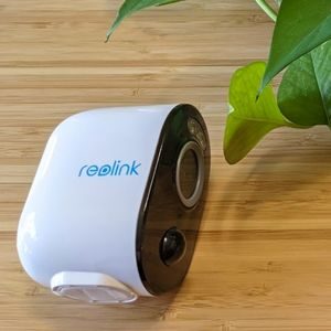 Reolink Argus 3 Pro on a desk